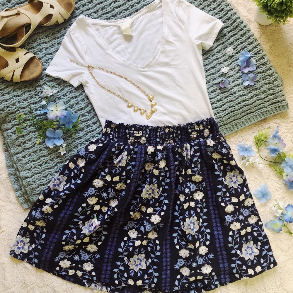 Blue and White Floral Pattern Old Navy Skirt Small